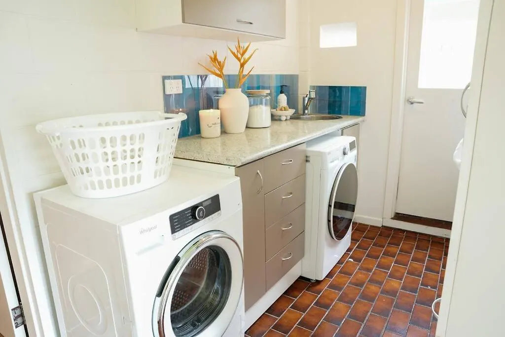 Four Palms, 8 Min Walk To Beach- Pet Friendly Trinity Beach