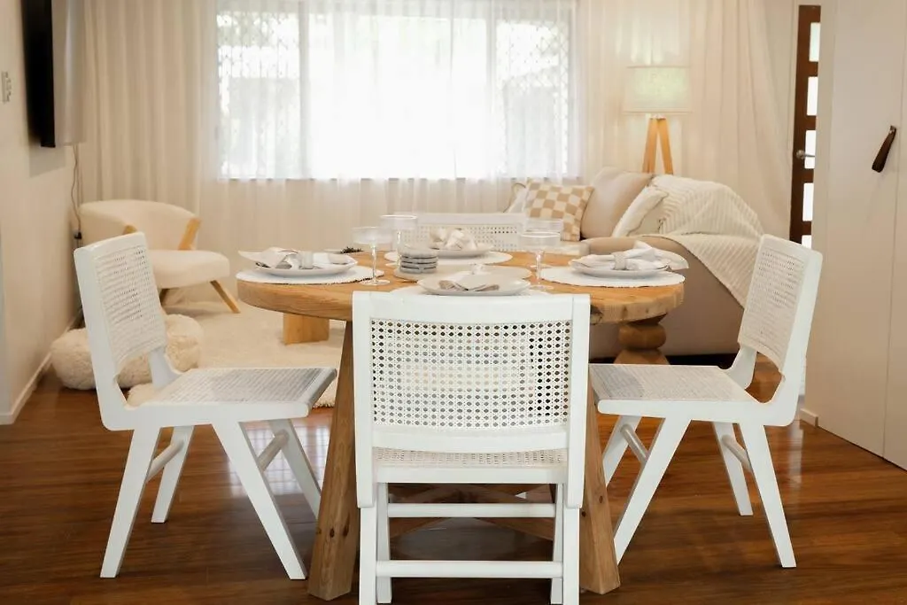 Holiday home Four Palms, 8 Min Walk To Beach- Pet Friendly Trinity Beach
