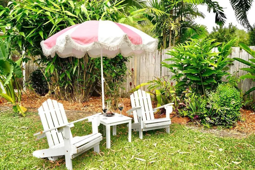 Four Palms, 8 Min Walk To Beach- Pet Friendly Trinity Beach Holiday home