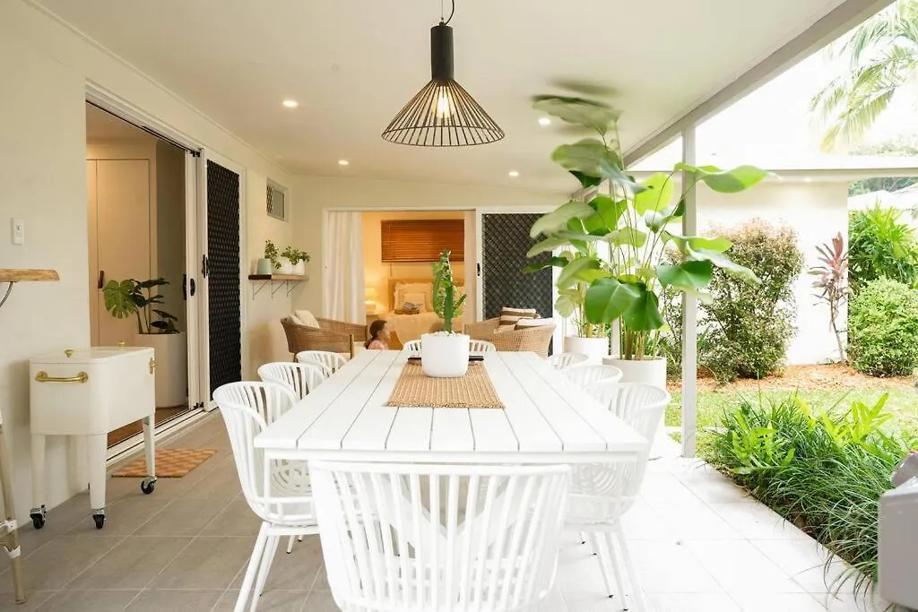 Holiday home Four Palms, 8 Min Walk To Beach- Pet Friendly Trinity Beach Australia